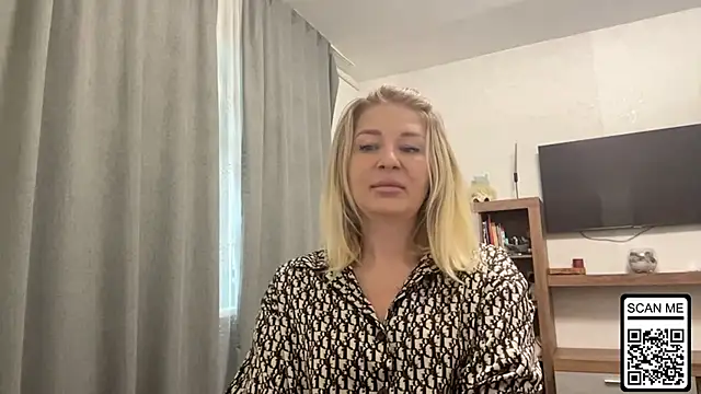 Snapshot of Blondie_xoxoxo chatting on 10/03/25, 07:38 Blondie xoxoxo online show from 10/03/25, 07:38
