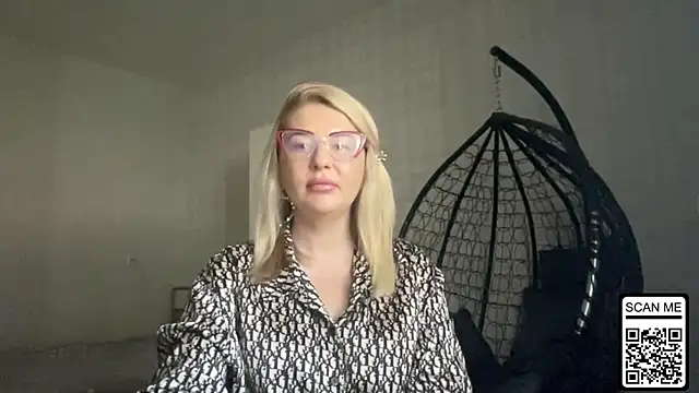 Snapshot of Blondie_xoxoxo chatting on 06/10/26, 08:13 Blondie xoxoxo online show from 06/10/26, 08:13