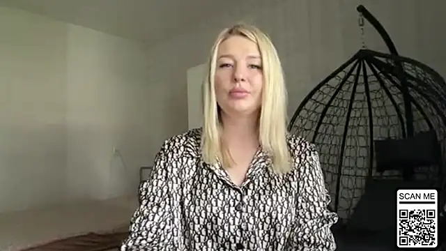 Snapshot of Blondie_xoxoxo chatting on 06/17/26, 08:39 Blondie xoxoxo online show from 06/17/26, 08:39