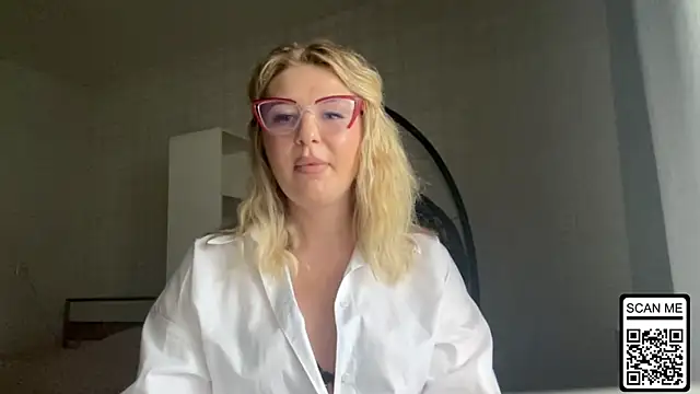 Snapshot of Blondie_xoxoxo chatting on 06/26/26, 10:52 Blondie xoxoxo online show from 06/26/26, 10:52