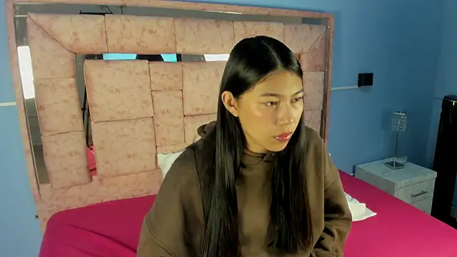 Snapshot of LICKY_LOV chatting on 10/16/25, 03:18 LICKY LOV online show from 10/16/25, 03:18