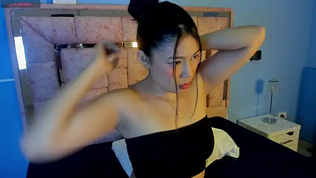 Snapshot of LICKY_LOV chatting on 11/07/25, 03:17 LICKY LOV online show from 11/07/25, 03:17