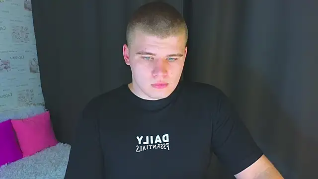 Snapshot of kittenmurr chatting on 10/07/25, 03:53 kittenmurr online show from 10/07/25, 03:53