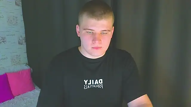 Snapshot of kittenmurr chatting on 10/08/25, 02:47 kittenmurr online show from 10/08/25, 02:47