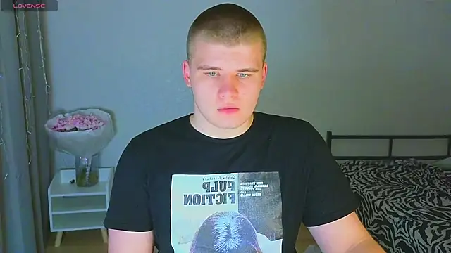 Snapshot of kittenmurr chatting on 10/31/25, 08:32 kittenmurr online show from 10/31/25, 08:32