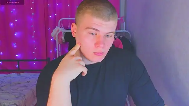 Snapshot of kittenmurr chatting on 02/21/26, 08:21 kittenmurr online show from 02/21/26, 08:21