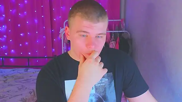 Snapshot of kittenmurr chatting on 02/22/26, 09:13 kittenmurr online show from 02/22/26, 09:13