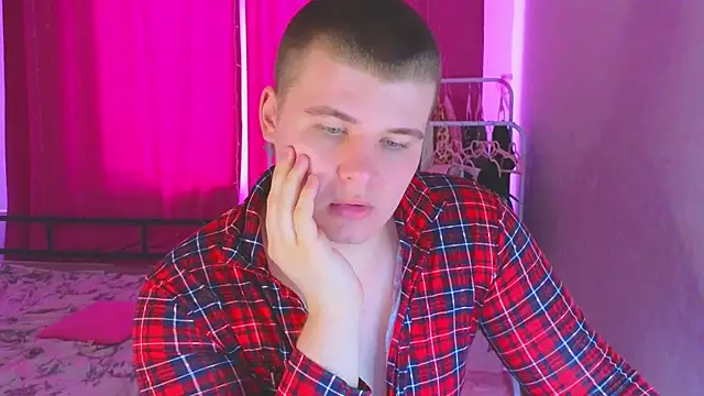 Snapshot of kittenmurr chatting on 03/15/26, 04:18 kittenmurr online show from 03/15/26, 04:18