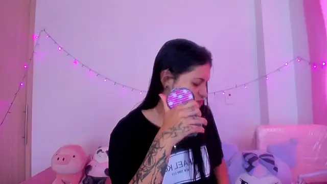 Abby roussee online show from 11/03/25, 01:12