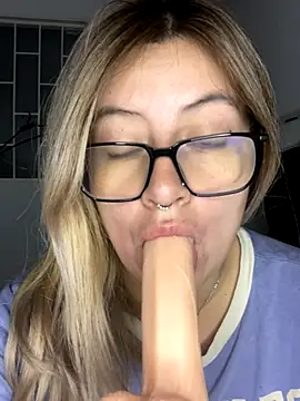 Snapshot of Blair_Bunnyy chatting on 10/25/25, 04:31 Blair Bunnyy online show from 10/25/25, 04:31