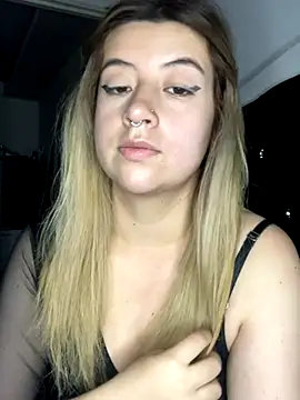 Snapshot of Blair_Bunnyy chatting on 11/12/25, 09:21 Blair Bunnyy online show from 11/12/25, 09:21