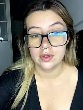 Snapshot of Blair_Bunnyy chatting on 11/14/25, 04:44 Blair Bunnyy online show from 11/14/25, 04:44