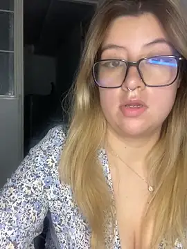 Snapshot of Blair_Bunnyy chatting on 11/27/25, 06:04 Blair Bunnyy online show from 11/27/25, 06:04