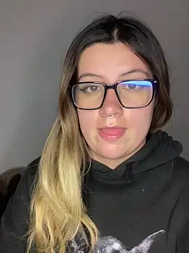 Snapshot of Blair_Bunnyy chatting on 03/03/26, 04:40 Blair Bunnyy online show from 03/03/26, 04:40