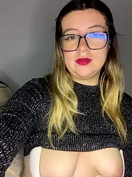 Snapshot of Blair_Bunnyy chatting on 03/12/26, 04:40 Blair Bunnyy online show from 03/12/26, 04:40