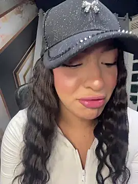 Snapshot of jenn_fit chatting on 01/13/26, 05:13 jenn fit online show from 01/13/26, 05:13