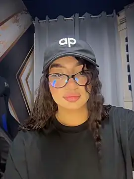 Snapshot of jenn_fit chatting on 02/01/26, 04:44 jenn fit online show from 02/01/26, 04:44