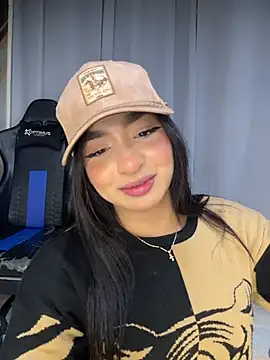 Snapshot of jenn_fit chatting on 02/07/26, 05:11 jenn fit online show from 02/07/26, 05:11