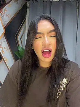 Snapshot of jenn_fit chatting on 03/15/26, 05:13 jenn fit online show from 03/15/26, 05:13