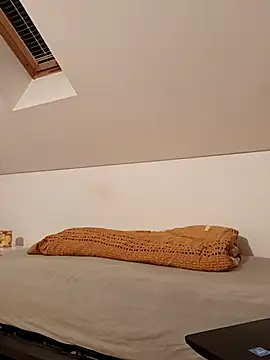 Snapshot of bolo1984 chatting on 10/27/25, 05:17 bolo1984 online show from 10/27/25, 05:17