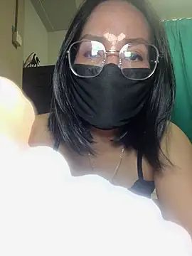 Snapshot of melyiaaa chatting on 02/15/26, 02:14 melyiaaa online show from 02/15/26, 02:14