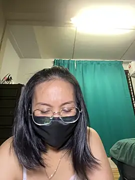 Snapshot of melyiaaa chatting on 03/24/26, 02:11 melyiaaa online show from 03/24/26, 02:11