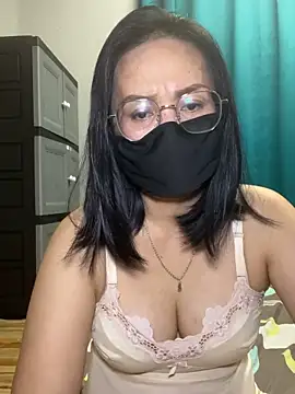 Snapshot of melyiaaa chatting on 04/24/26, 03:25 melyiaaa online show from 04/24/26, 03:25
