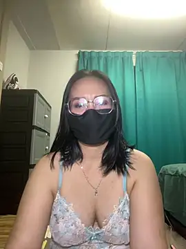 Snapshot of melyiaaa chatting on 05/01/26, 02:32 melyiaaa online show from 05/01/26, 02:32