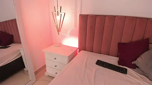 Tessa Sinclaire online show from 06/03/26, 08:25