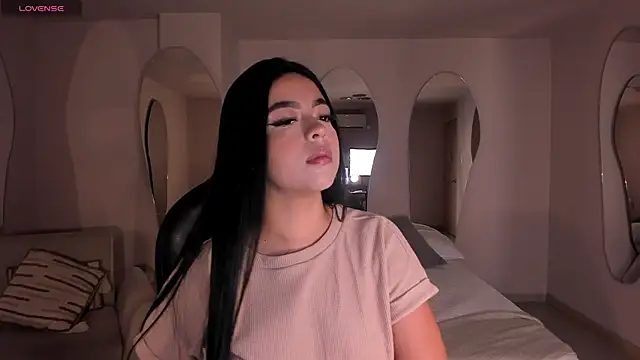 Snapshot of NataliaGaret chatting on 05/10/26, 11:37 NataliaGaret online show from 05/10/26, 11:37