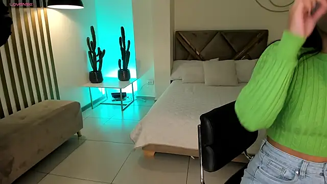 AyshelBrown online show from 11/26/25, 03:40