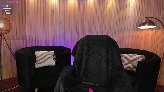 Snapshot of MilaColeman chatting on 04/19/26, 10:45 MilaColeman online show from 04/19/26, 10:45