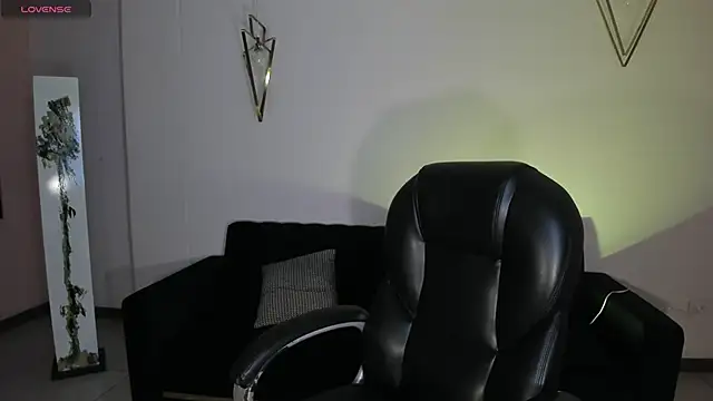 LizzCooper online show from 11/25/25, 03:28