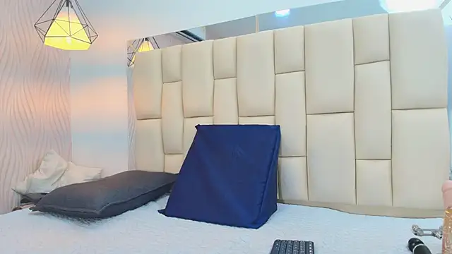 Vero Temptation online show from 11/22/25, 12:04