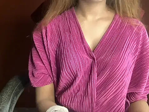 Snapshot of heartless_Queen chatting on 11/20/25, 05:18 heartless Queen online show from 11/20/25, 05:18