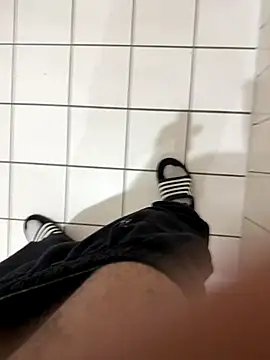 Snapshot of Dicksxd chatting on 12/22/25, 11:07 Dicksxd online show from 12/22/25, 11:07