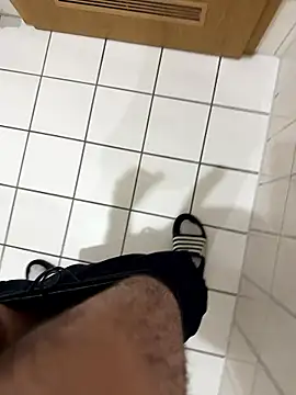 Snapshot of Dicksxd chatting on 01/18/26, 01:37 Dicksxd online show from 01/18/26, 01:37