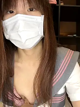 Snapshot of natsumiii chatting on 10/26/25, 01:06 natsumiii online show from 10/26/25, 01:06