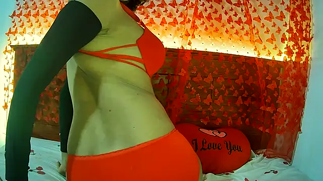 Snapshot of Minu_Cam chatting on 10/04/25, 05:00 Minu Cam online show from 10/04/25, 05:00