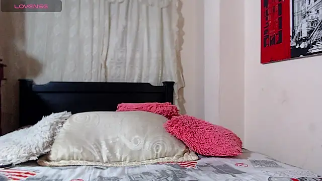 Snapshot of MaloryGolosa chatting on 10/17/25, 03:53 MaloryGolosa online show from 10/17/25, 03:53