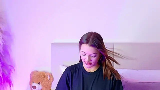 Bella-taylorr online show from 10/07/25, 02:14