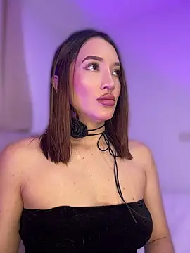 Snapshot of Bella-taylorr chatting on 05/25/26, 11:27 Bella-taylorr online show from 05/25/26, 11:27