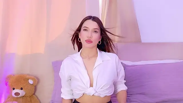 Snapshot of Bella-taylorr chatting on 07/27/26, 01:07 Bella-taylorr online show from 07/27/26, 01:07