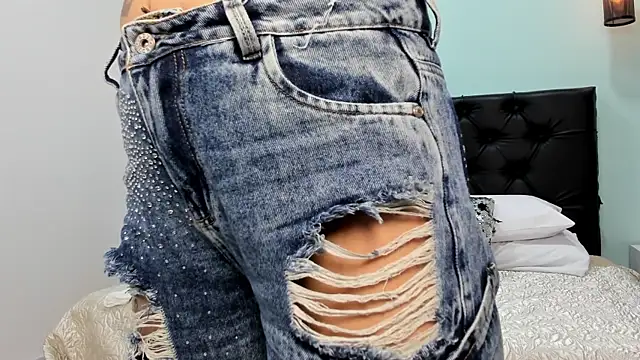 Marianee Rousse online show from 11/29/25, 08:23