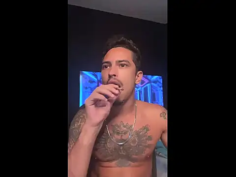 Snapshot of EduXavier26 chatting on 12/17/25, 03:51 EduXavier26 online show from 12/17/25, 03:51