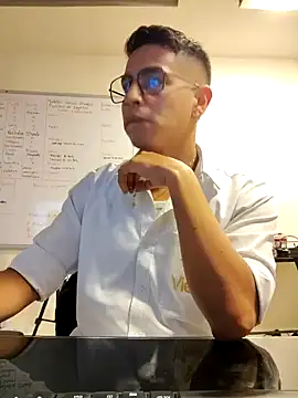 Snapshot of Juann-cock chatting on 10/02/25, 12:17 Juann-cock online show from 10/02/25, 12:17