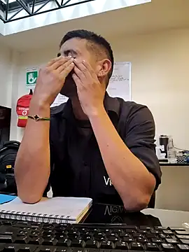 Snapshot of Juann-cock chatting on 11/23/25, 04:07 Juann-cock online show from 11/23/25, 04:07