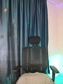 Snapshot of Juann-cock chatting on 12/17/25, 01:44 Juann-cock online show from 12/17/25, 01:44