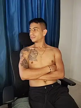 Snapshot of Juann-cock chatting on 12/17/25, 01:50 Juann-cock online show from 12/17/25, 01:50