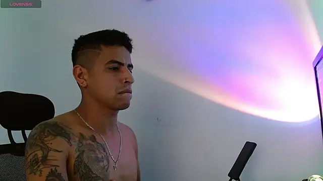 Snapshot of Juann-cock chatting on 04/04/26, 06:49 Juann-cock online show from 04/04/26, 06:49